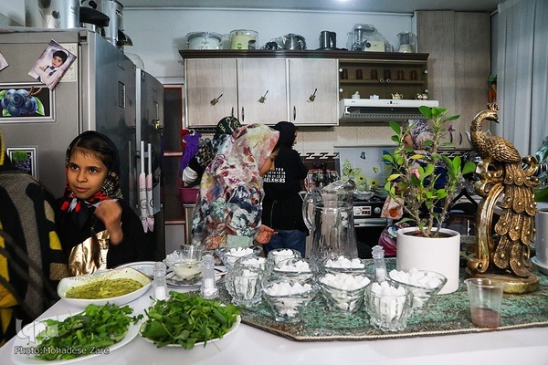 افطاری ساده در جلسات قرآن خانگی مشهد مقدس