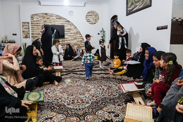 افطاری ساده در جلسات قرآن خانگی مشهد مقدس