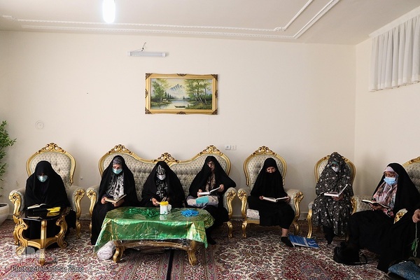 افطاری ساده در جلسات قرآن خانگی مشهد مقدس