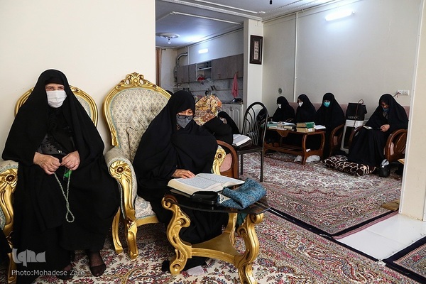 افطاری ساده در جلسات قرآن خانگی مشهد مقدس