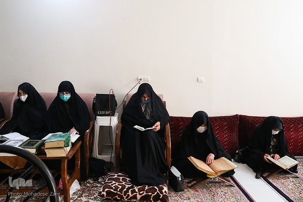 افطاری ساده در جلسات قرآن خانگی مشهد مقدس