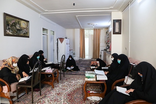 افطاری ساده در جلسات قرآن خانگی مشهد مقدس