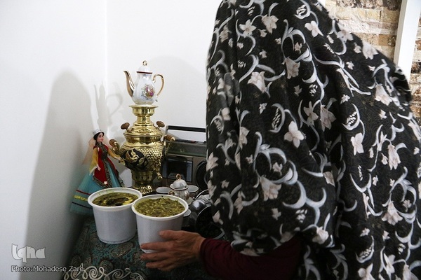 افطاری ساده در جلسات قرآن خانگی مشهد مقدس