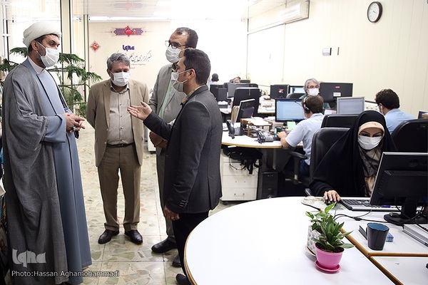 بازدید شیخ خیرالدین الهادی، مدیر دارالقرآن آستان مقدس امام حسین(ع) از تحریریه فارسی ایکنا