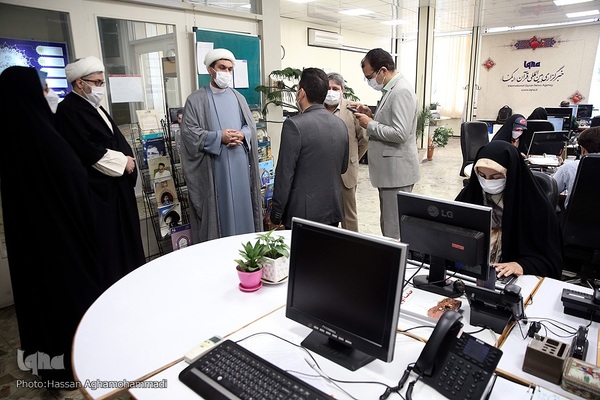 بازدید شیخ خیرالدین الهادی، مدیر دارالقرآن آستان مقدس امام حسین(ع) از تحریریه فارسی ایکنا