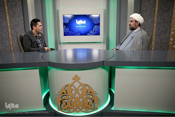 مصاحبه شیخ خیرالدین الهادی، مدیر دارالقرآن آستان مقدس امام حسین(ع) با خبرنگار ایکنا در استدیو مبین