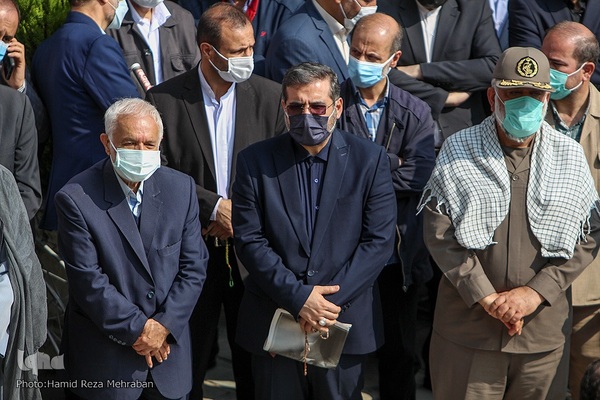 تشییع پیکر هنرمند انقلابی حاج نادر طالب‌زاده