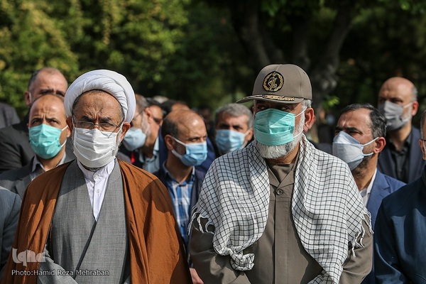 تشییع پیکر هنرمند انقلابی حاج نادر طالب‌زاده