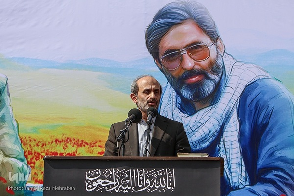 تشییع پیکر هنرمند انقلابی حاج نادر طالب‌زاده