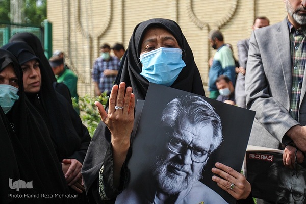 تشییع پیکر هنرمند انقلابی حاج نادر طالب‌زاده