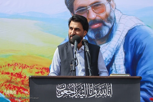 تشییع پیکر هنرمند انقلابی حاج نادر طالب‌زاده