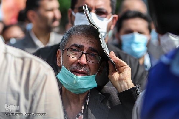 تشییع پیکر هنرمند انقلابی حاج نادر طالب‌زاده