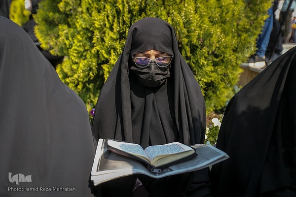 تشییع پیکر هنرمند انقلابی حاج نادر طالب‌زاده