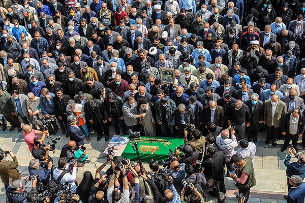تشییع پیکر هنرمند انقلابی حاج نادر طالب‌زاده