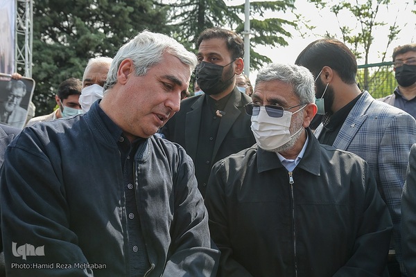 تشییع پیکر هنرمند انقلابی حاج نادر طالب‌زاده