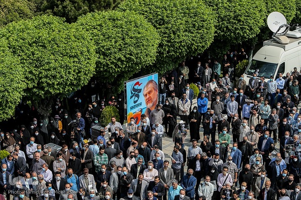 تشییع پیکر هنرمند انقلابی حاج نادر طالب‌زاده