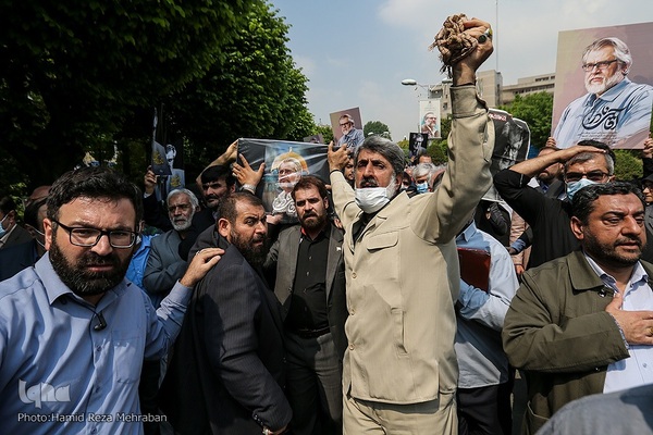 تشییع پیکر هنرمند انقلابی حاج نادر طالب‌زاده