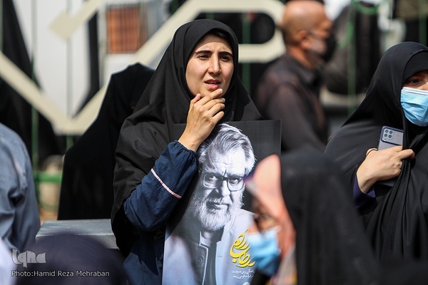 تشییع پیکر هنرمند انقلابی حاج نادر طالب‌زاده