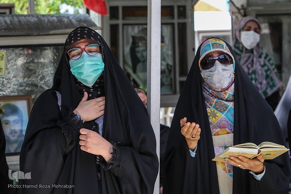 تشییع پیکر هنرمند انقلابی حاج نادر طالب‌زاده