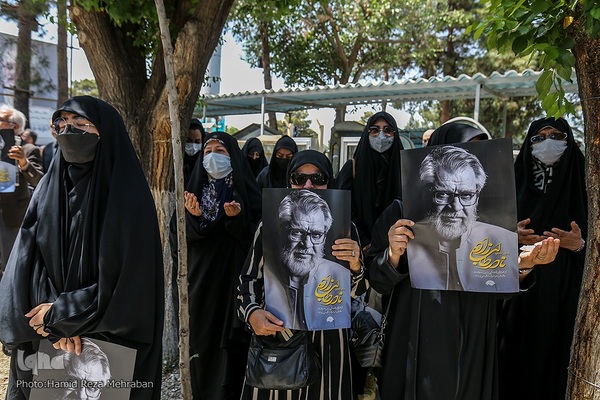 تشییع پیکر هنرمند انقلابی حاج نادر طالب‌زاده