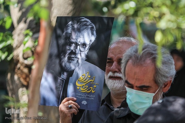 تشییع پیکر هنرمند انقلابی حاج نادر طالب‌زاده