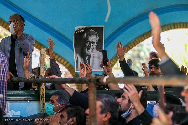 تشییع پیکر هنرمند انقلابی حاج نادر طالب‌زاده