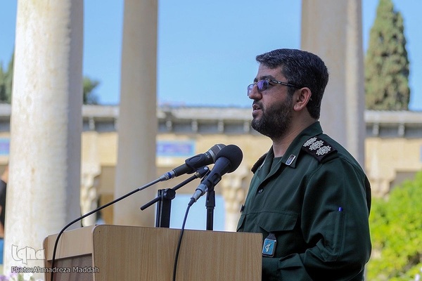 محفل قرآنی در آرامگاه حافظ