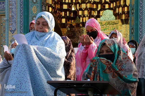 نماز عید فطر در امام زاده پنج تن لویزان