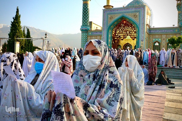نماز عید فطر در امام زاده پنج تن لویزان