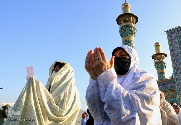 نماز عید فطر در امام زاده پنج تن لویزان