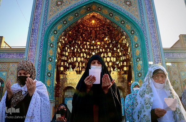 نماز عید فطر در امام زاده پنج تن لویزان