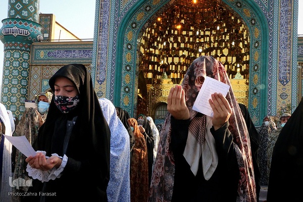 نماز عید فطر در امام زاده پنج تن لویزان