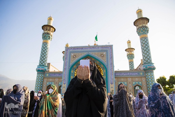 نماز عید فطر در امام زاده پنج تن لویزان