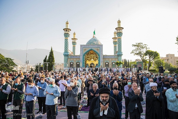 نماز عید فطر در امام زاده پنج تن لویزان