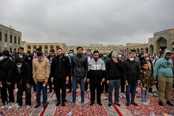 اقامه نماز عید فطر در حرم مطهر رضوی‎