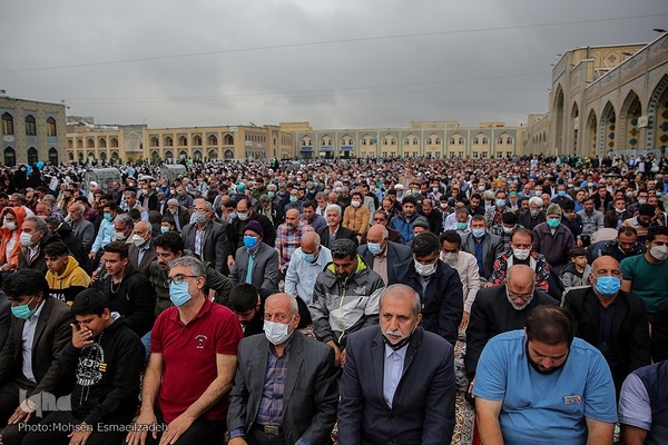 اقامه نماز عید فطر در حرم مطهر رضوی‎