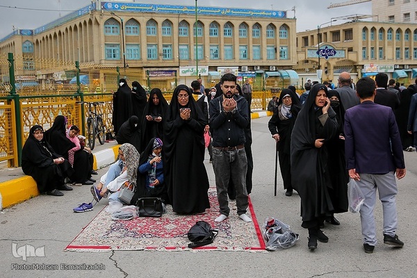 اقامه نماز عید فطر در حرم مطهر رضوی‎