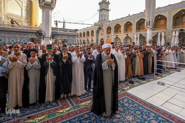 نماز عید سعید فطر در حرم مطهر امیرالمومنین حضرت علی (ع) در نجف اشرف