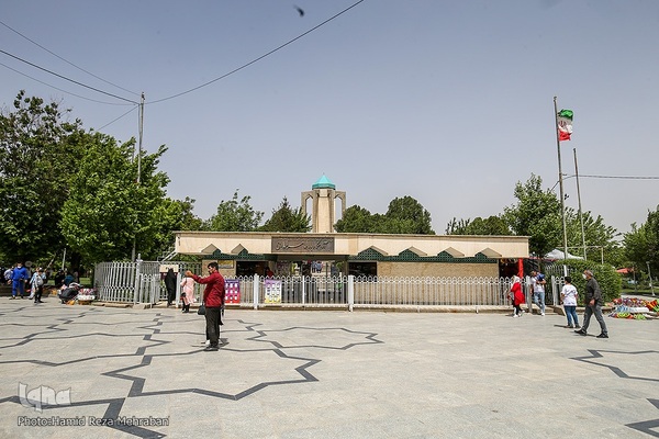 جشن پس از میهمانی ، آرامگاه باباطاهر