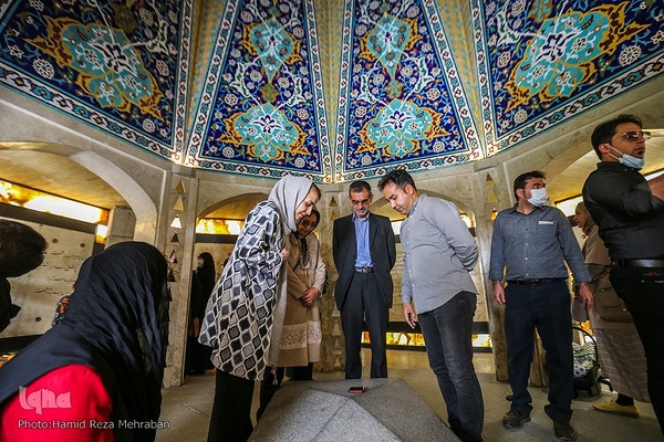 جشن پس از میهمانی ، آرامگاه باباطاهر