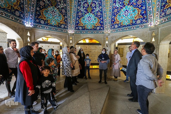 جشن پس از میهمانی ، آرامگاه باباطاهر