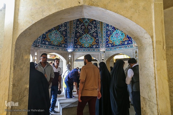 جشن پس از میهمانی ، آرامگاه باباطاهر