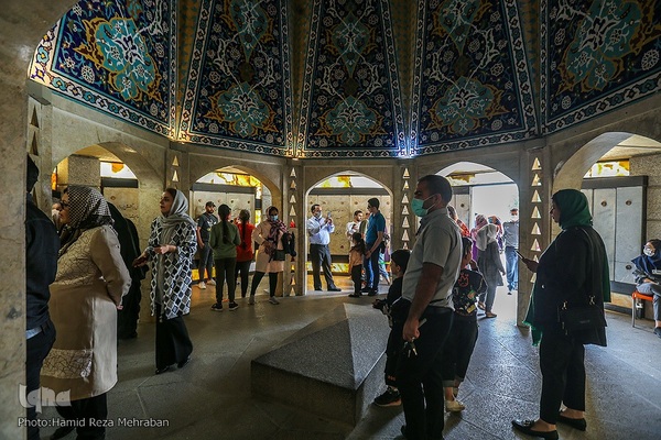 جشن پس از میهمانی ، آرامگاه باباطاهر