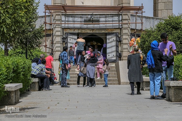 جشن پس از میهمانی ، آرامگاه باباطاهر