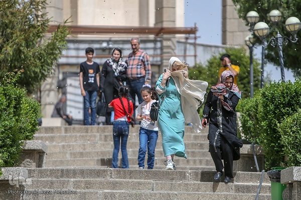 جشن پس از میهمانی ، آرامگاه باباطاهر