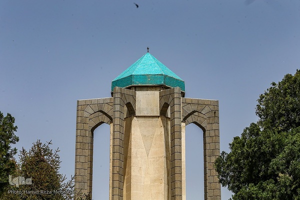 جشن پس از میهمانی ، آرامگاه باباطاهر