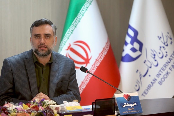 علی رمضانی، مدیرعامل مؤسسه خانه کتاب و ادبیات ایران