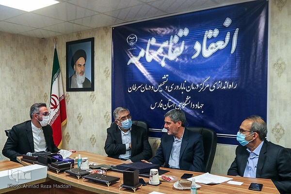 انعقاد تفاهم‌نامه‌ای جهاددانشگاهی و محمدهادی ایمانیه، استاندار فارس