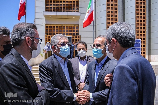 انعقاد تفاهم‌نامه‌ای جهاددانشگاهی و محمدهادی ایمانیه، استاندار فارس