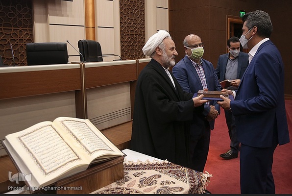 آیین رونمایی از مصحف شریف